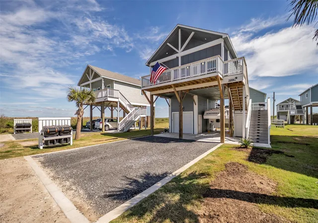 1st image of 1094 Cedar Ln, Gilchrist, TX 77617 | MLS# 51570746
