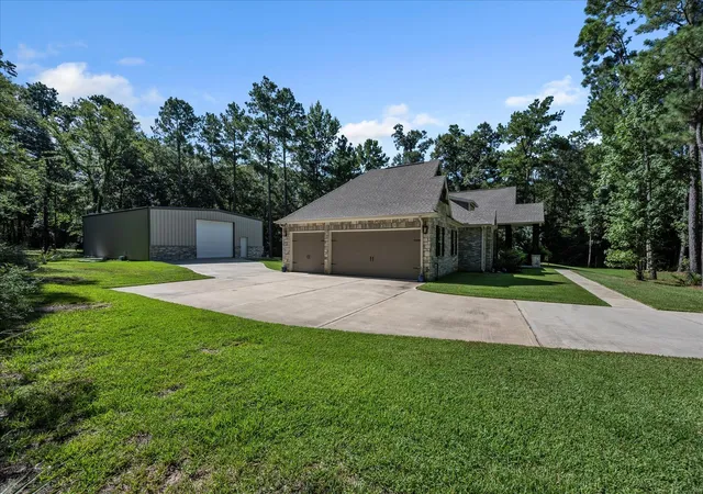 Photo 3 of Single family home for sale at 372 Grand View, Huntsville, TX 77340 | MLS# 16184967 | Listing updated on 2026-10-02