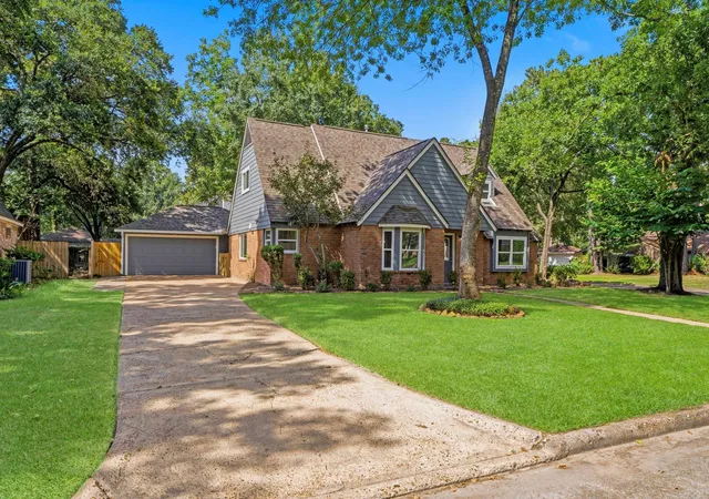 2nd image of 2002 Parkdale Dr, Kingwood, TX 77339 | MLS# 24092976