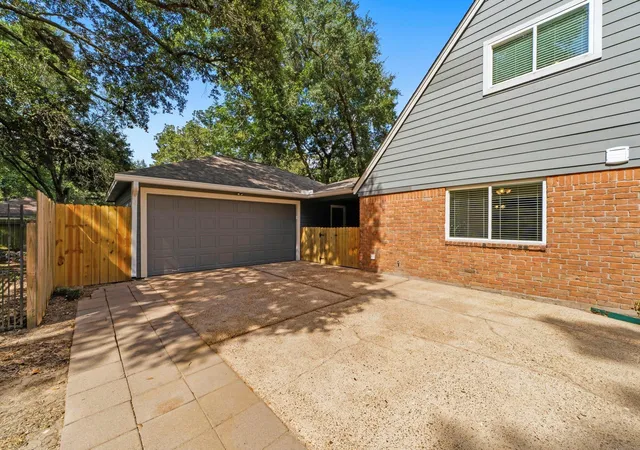 4th image of 2002 Parkdale Dr, Kingwood, TX 77339 | MLS# 24092976