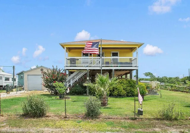 1st image of 727 18th St, Dickinson, TX 77539 | MLS# 32013462