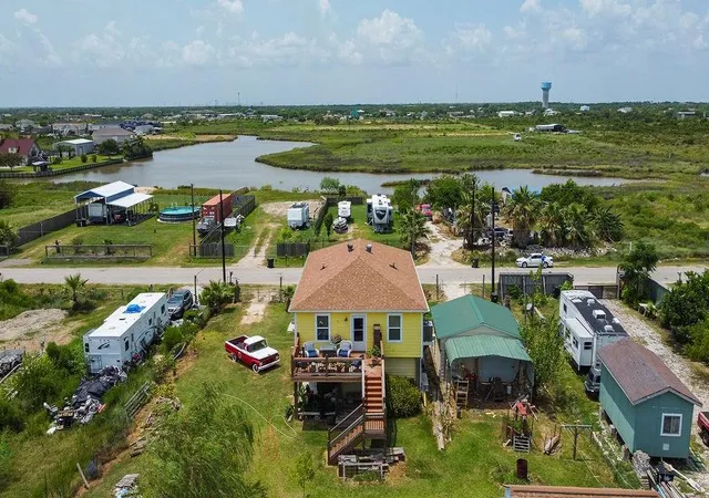 50th image of 727 18th St, Dickinson, TX 77539 | MLS# 32013462