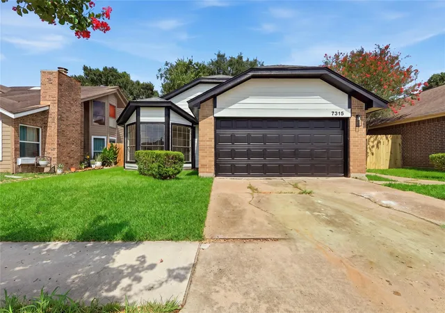 Photo 1 of Sale Pending at 7315 Puerta Vallarta Dr, Houston, TX 77083 | MLS# 19163855 | Listing updated on 2026-09-19