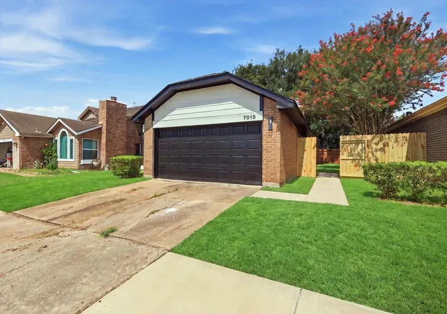 Photo 2 of Sale Pending at 7315 Puerta Vallarta Dr, Houston, TX 77083 | MLS# 19163855 | Listing updated on 2026-09-19