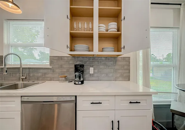 2nd image of 4926 Pershing St, Houston, TX 77033 | MLS# 65707522