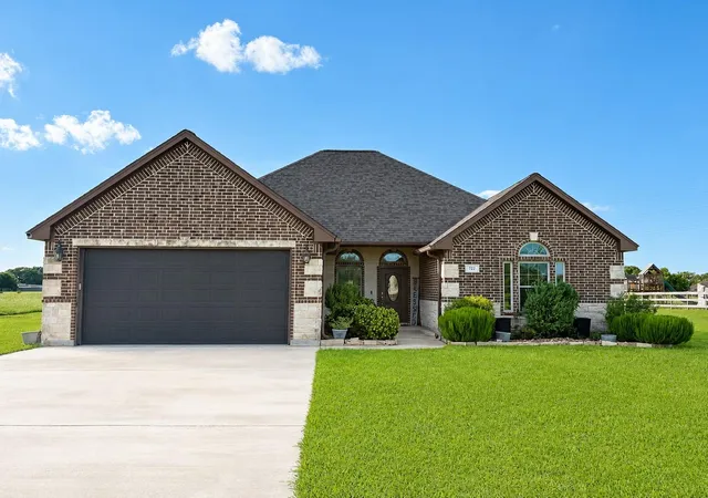 Photo 1 of Single family home for sale at 722 Bunkhouse Trl, Angleton, TX 77515 | MLS# 79789227 | Listing updated on 2026-08-25
