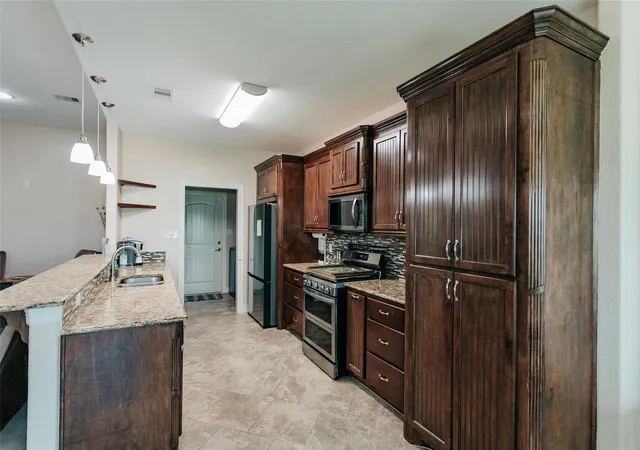 Photo 3 of Single family home for sale at 722 Bunkhouse Trl, Angleton, TX 77515 | MLS# 79789227 | Listing updated on 2026-08-25