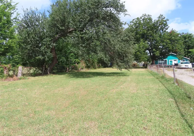 Photo 3 of Sale Pending at 2107 Maryland St, Baytown, TX 77520 | MLS# 97287560 | Listing updated on 2026-09-15