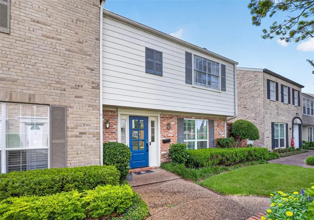 Photo 3 of Condo for sale at 12618 Huntingwick Dr #100, Houston, TX 77024 | MLS# 87181280 | Listing updated on 2026-08-09