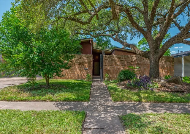 Photo 1 of Single family home for sale at 6226 Birdwood Rd, Houston, TX 77074 | MLS# 32840940 | Listing updated on 2026-08-30
