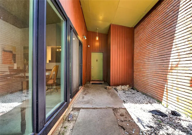 Photo 3 of Single family home for sale at 6226 Birdwood Rd, Houston, TX 77074 | MLS# 32840940 | Listing updated on 2026-08-30