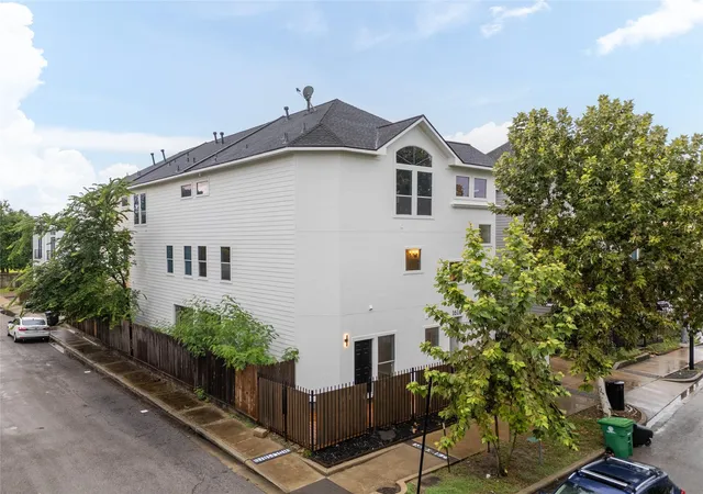 34th image of 1610 Holman St, Houston, TX 77004 | MLS# 10793360