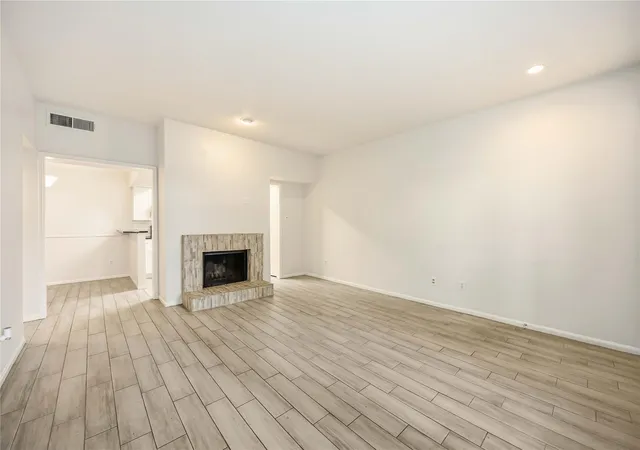 3rd image of 2100 Tanglewilde St #531, Houston, TX 77063 | MLS# 35565602