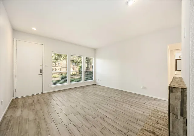 4th image of 2100 Tanglewilde St #531, Houston, TX 77063 | MLS# 35565602