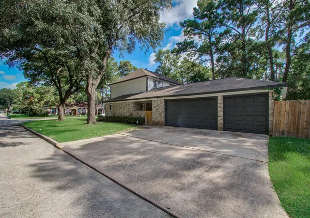 Photo 2 of Single family home for sale at 4735 Theall Rd, Houston, TX 77066 | MLS# 73482970 | Listing updated on 2026-09-03