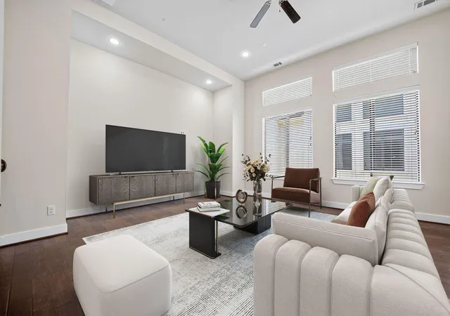 1st image of 40 N Hutcheson St, Houston, TX 77003 | MLS# 29638654
