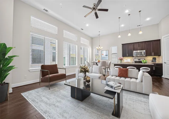 2nd image of 40 N Hutcheson St, Houston, TX 77003 | MLS# 29638654