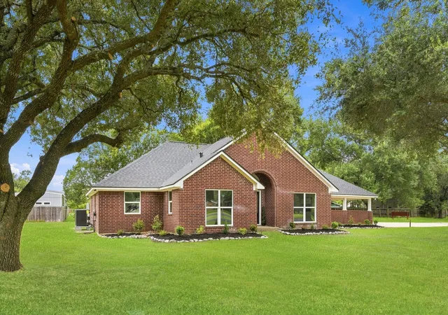 2nd image of 1002 Ransom St, Anahuac, TX 77514 | MLS# 73919985