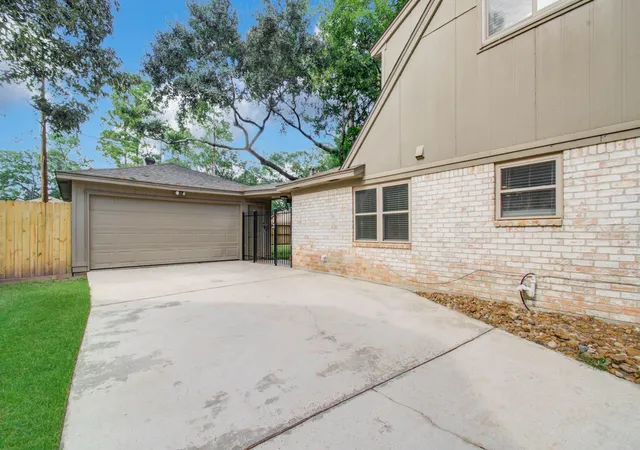 Photo 4 of Single family home for sale at 11514 Normont Dr, Houston, TX 77070 | MLS# 39436005 | Listing updated on 2026-09-19