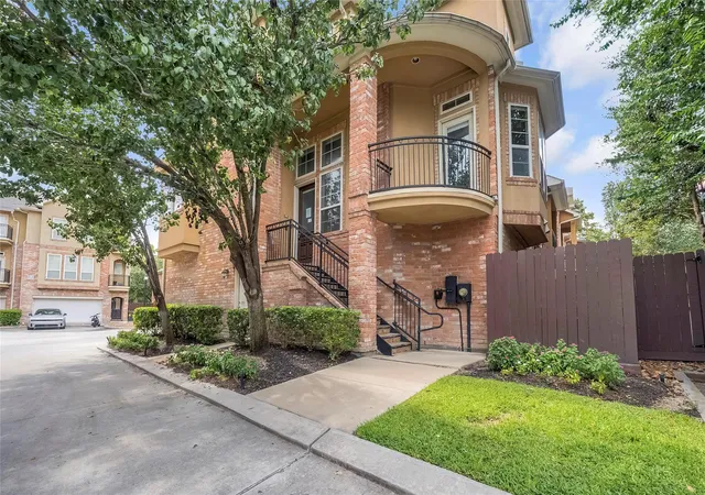 Photo 1 of Sale Pending at 53 Versante Ct, Houston, TX 77070 | MLS# 21337178 | Listing updated on 2026-09-19