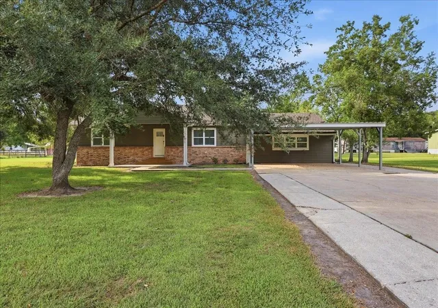 Photo 3 of Single family home for sale at 11565 Greenway Dr, Beaumont, TX 77705 | MLS# 41591080 | Listing updated on 2026-09-01