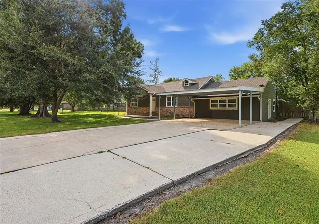Photo 4 of Single family home for sale at 11565 Greenway Dr, Beaumont, TX 77705 | MLS# 41591080 | Listing updated on 2026-09-01