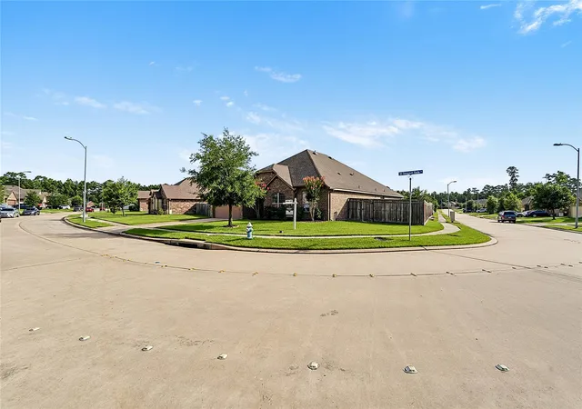 Photo 3 of Single family home for sale at 18010 Svensson Slade Ln, Houston, TX 77044 | MLS# 94900983 | Listing updated on 2026-09-19