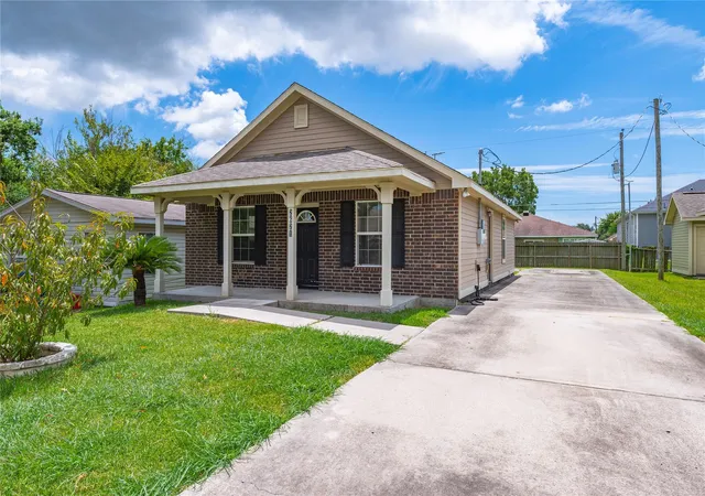 1st image of 2621 31st Ave N, Texas City, TX 77590 | MLS# 12989030