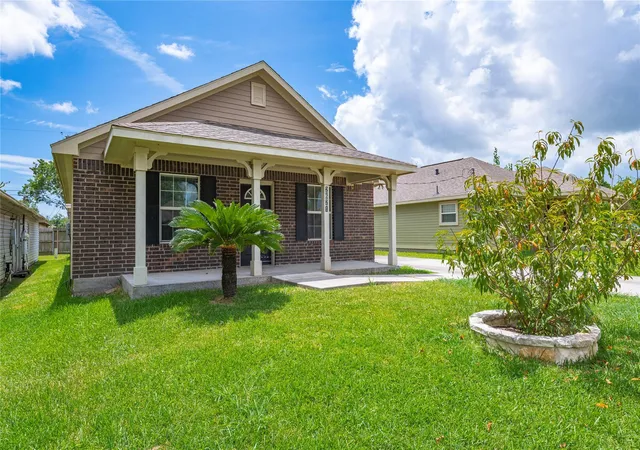 2nd image of 2621 31st Ave N, Texas City, TX 77590 | MLS# 12989030