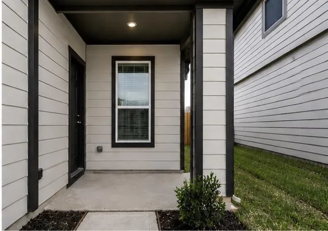 3rd image of 206 Colonnade Reflection Dr, Crosby, TX 77532 | MLS# 55745669