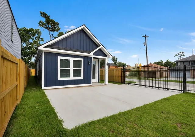 2nd image of 8403 Caddo Rd St, Houston, TX 77078 | MLS# 45773131