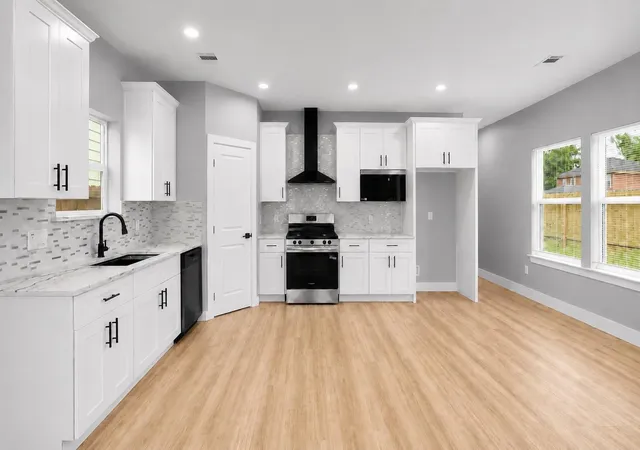 Photo 3 of Sale Pending at 8403 Caddo Rd St, Houston, TX 77078 | MLS# 45773131 | Listing updated on 2026-08-26