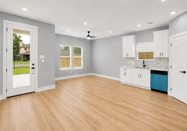 Photo 4 of Sale Pending at 8403 Caddo Rd St, Houston, TX 77078 | MLS# 45773131 | Listing updated on 2026-08-26