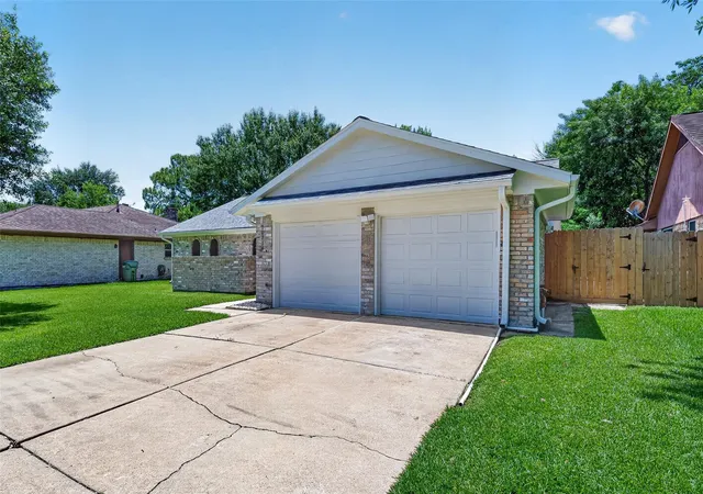 Photo 3 of Single family home for sale at 10714 Sagewind Dr, Houston, TX 77089 | MLS# 62854166 | Listing updated on 2026-08-17