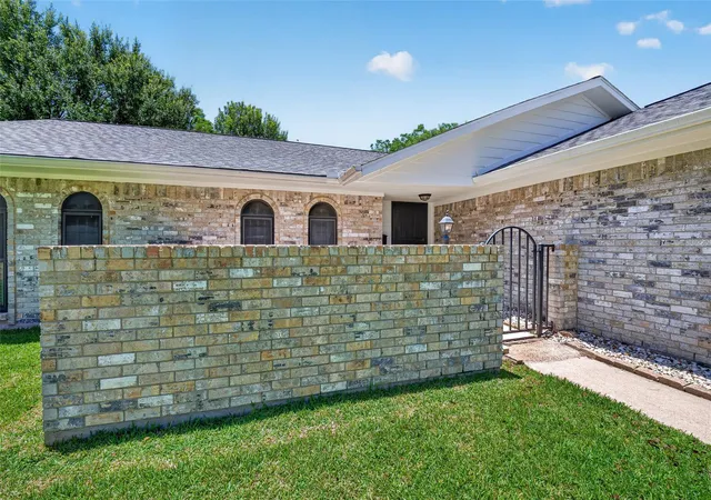 Photo 4 of Single family home for sale at 10714 Sagewind Dr, Houston, TX 77089 | MLS# 62854166 | Listing updated on 2026-08-17