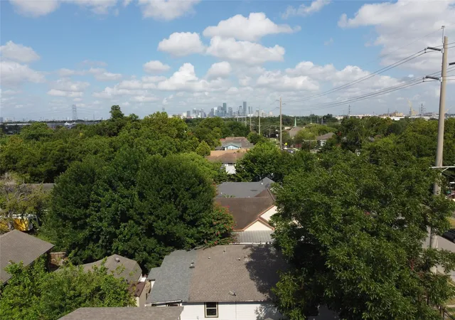 3rd image of 6712 Sherman St, Houston, TX 77011 | MLS# 77419777