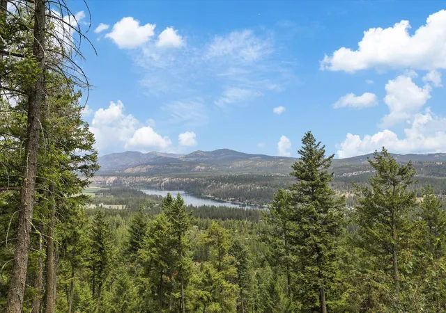 Photo 4 of Single family home for sale at 13616 W Pine Blf Rd, Nine Mile Falls, WA 99026 | MLS# 202622330 | Listing updated on 2026-09-18