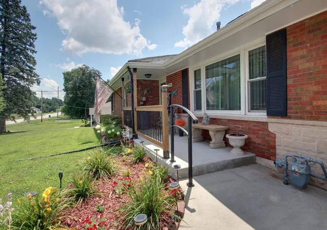 4th image of 2734 Payson Rd, Quincy, IL 62305 | MLS# 100539069