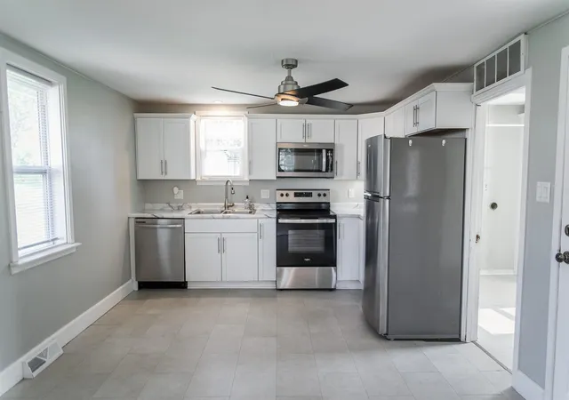 2nd image of 3208 Harrison St, Quincy, IL 62301 | MLS# 100539071