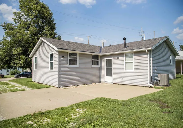 8th image of 3208 Harrison St, Quincy, IL 62301 | MLS# 100539071