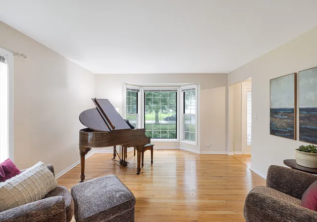 5th image of 49 Mohawk St, Cary, IL 60013 | MLS# 12415439