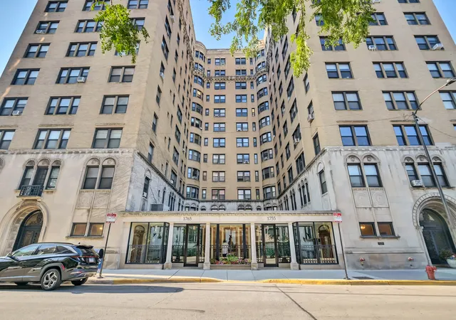 Photo 3 of Townhouse for sale at 1755 E 55th St #301, Chicago, IL 60615 | MLS# 12471114 | Listing updated on 2026-08-30