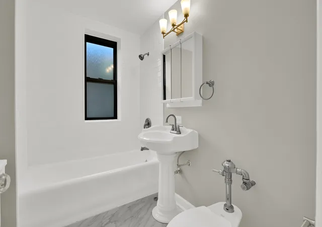 2nd image of 1755 E 55Th St, Chicago, IL 60615