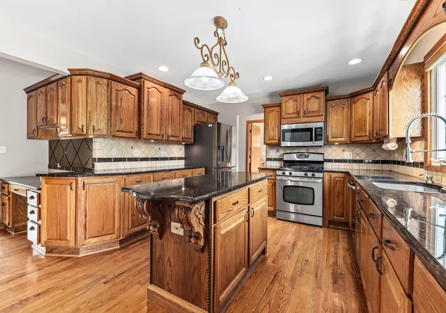 3rd image of 1344 Cantigny Ct, Naperville, IL 60565 | MLS# 12542254