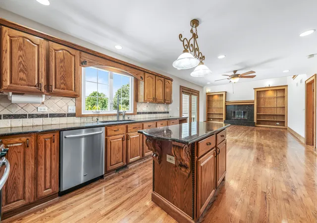 4th image of 1344 Cantigny Ct, Naperville, IL 60565 | MLS# 12542254