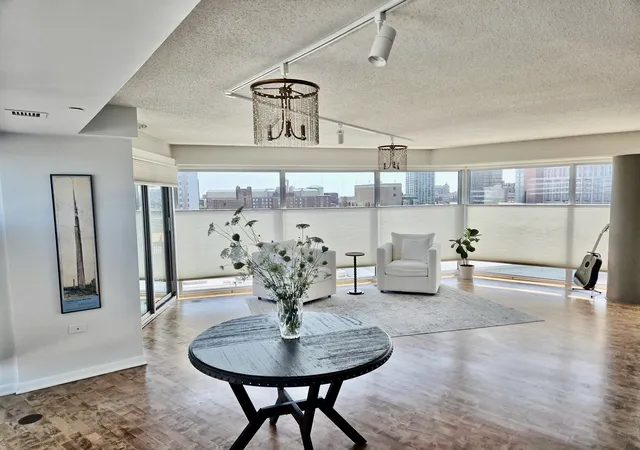 2nd image of 1720 Maple Ave #910, Evanston, IL 60201 | MLS# 12591348
