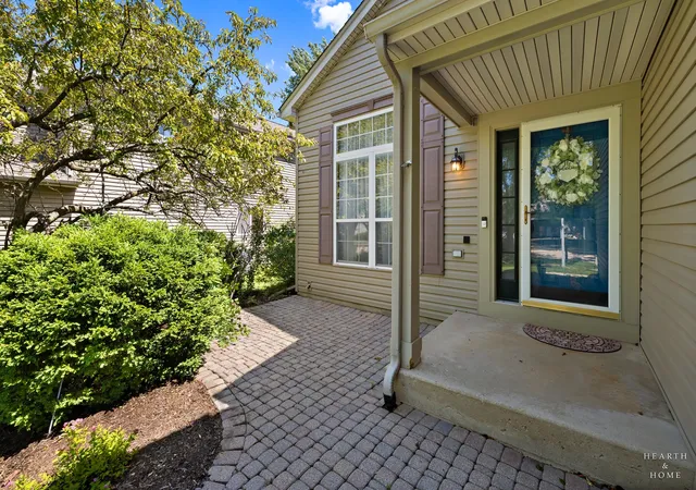 3rd image of 424 Big Cloud Pass, Lake In The Hills, IL 60156 | MLS# 12604319