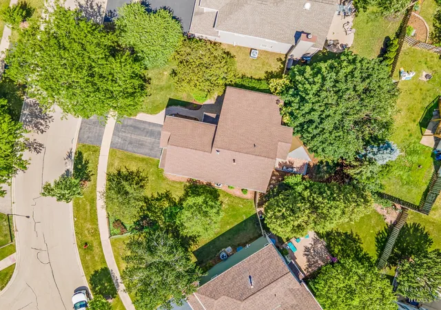 4th image of 424 Big Cloud Pass, Lake In The Hills, IL 60156 | MLS# 12604319