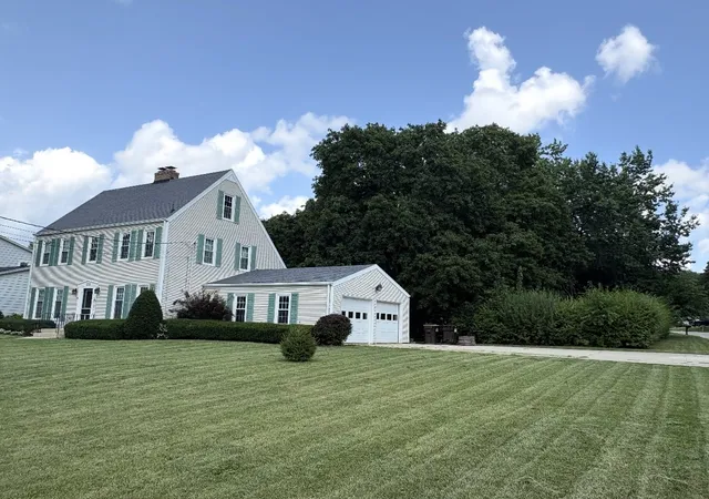 2nd image of 253 Park Crest Dr, Freeport, IL 61032 | MLS# 12636210