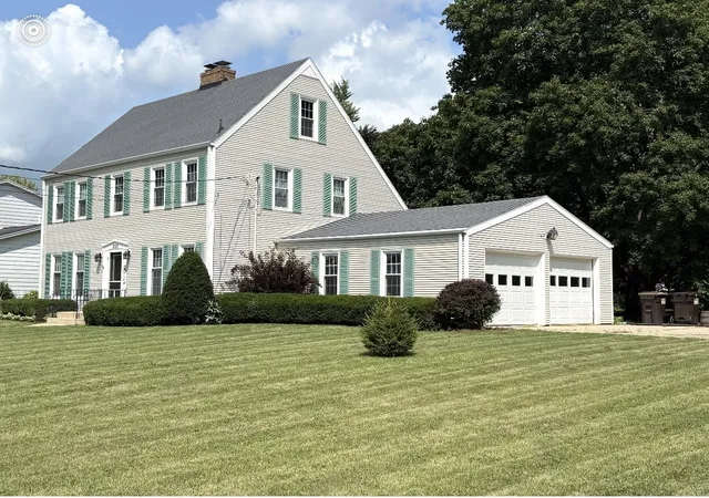 Photo 3 of Single family home for sale at 253 Park Crst Dr, Freeport, IL 61032 | MLS# 12636210 | Listing updated on 2026-09-09
